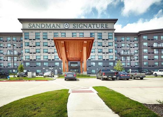 Sandman Signature Plano-Frisco Hotel 1