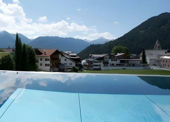 Wellnesshotel Cervosa 1