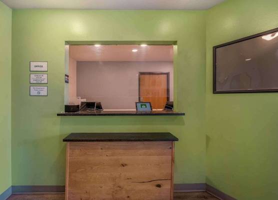 WoodSpring Suites Springdale 1