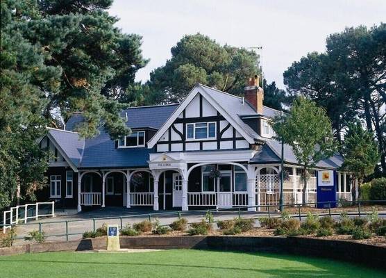 The Lodge At Meyrick Park 1