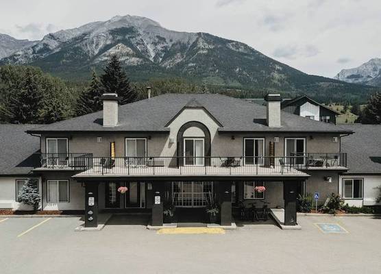 Northwinds Hotel Canmore 1