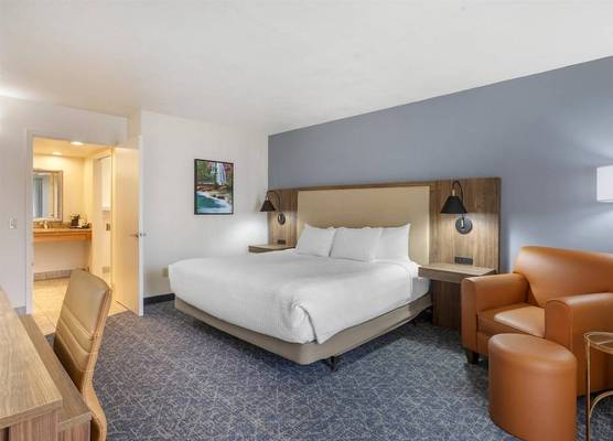 Best Western Plus A Wayfarer's Inn & Suites 1