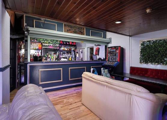 100 Pipers Hotel 1