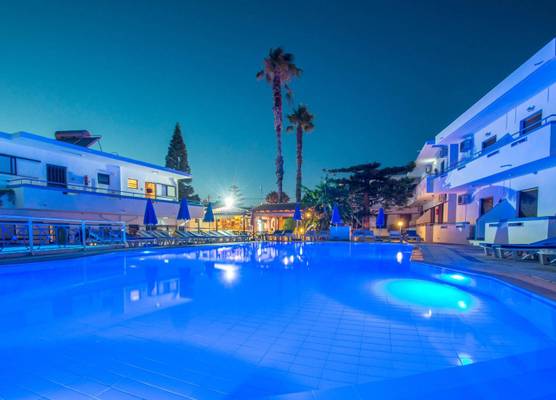 Yiannis Yard studios & apartments 1
