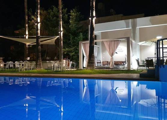 Elizabeth Suites 1