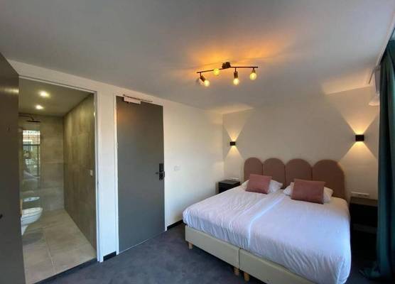 Hotel La Noire - Delft City Centre 1