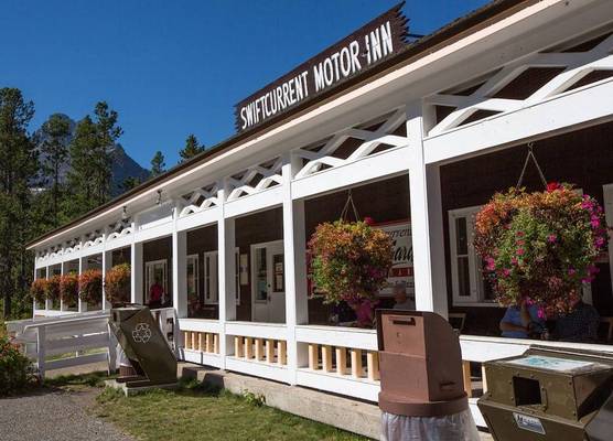 Swiftcurrent Motor Inn and Cabins - Inside the Park 1