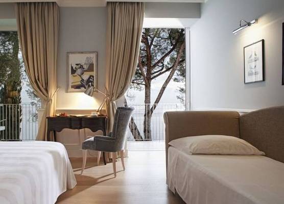 Hotel Riviera & Maximilian's 1