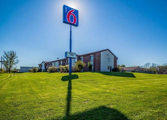 Motel 6 Saukville, WI 1