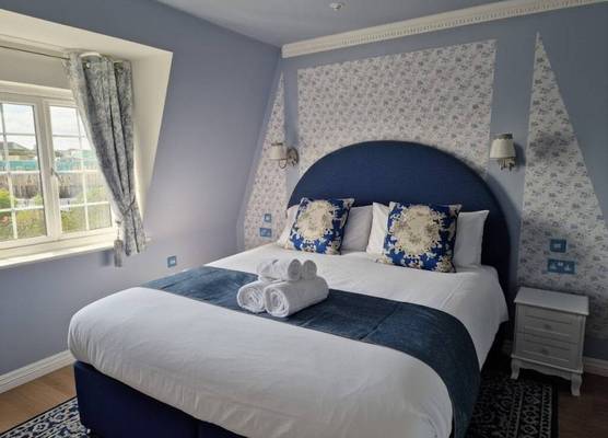 The Mad Hatter's Guestrooms 1