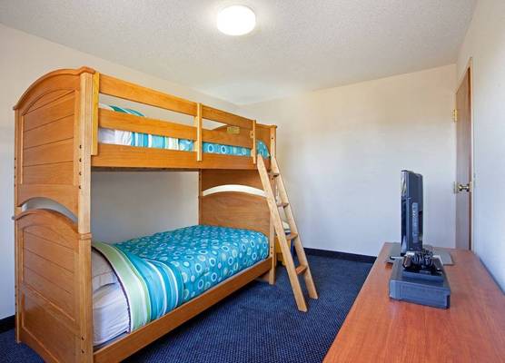 Holiday Inn Express & Suites ST. JOSEPH LAKEFRONT by IHG 1