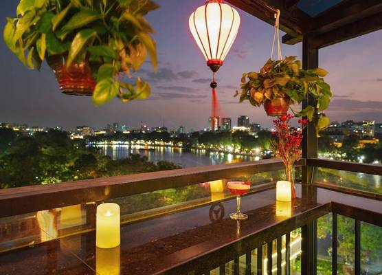 Bella Premier Hotel & Rooftop Skybar 1