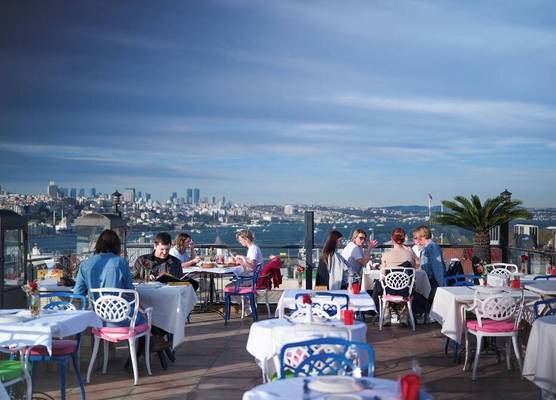 Raymond Blue Hotel 1