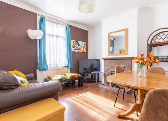 Authentic London - Four Bedroom Victorian House 1