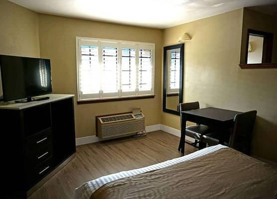 Travelodge by Wyndham Concord 1