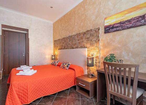 Alis Laura Guest House - 10 mins to Colosseum, Modern & Near Metro 1