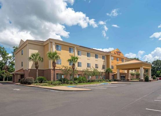 Comfort Suites Alexandria North 1