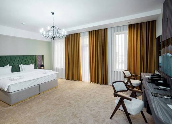 Astoria Plaza Hotel 1