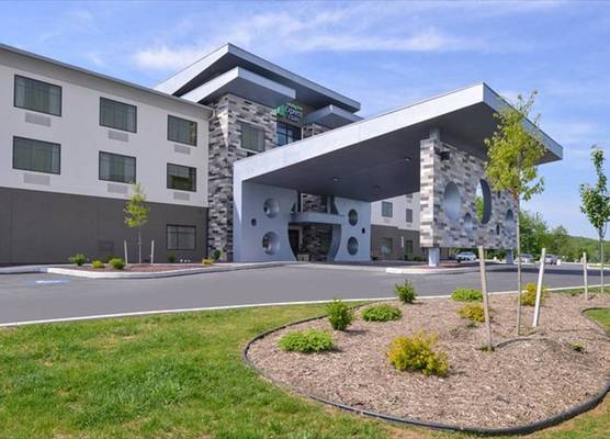 Holiday Inn Express & Suites SHIPPENSBURG by IHG 1