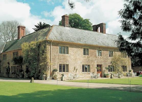 Plumber Manor Hotel 1