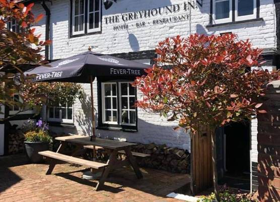 OYO The Greyhound Inn 1