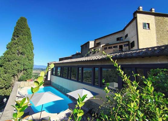 TUSCANFLAT Castle 1