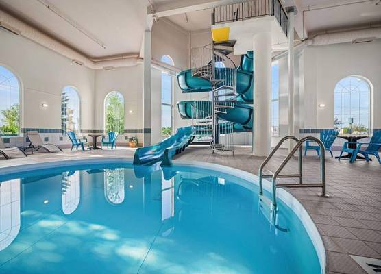 Days Inn & Suites by Wyndham Winkler 1
