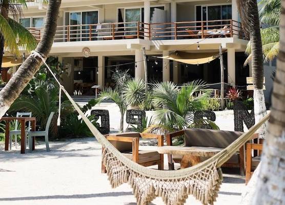 Noah Beach Hotel & Suites 1