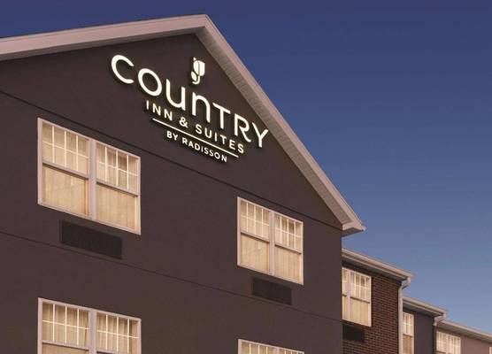 Country Inn & Suites by Radisson, Dubuque, IA 1