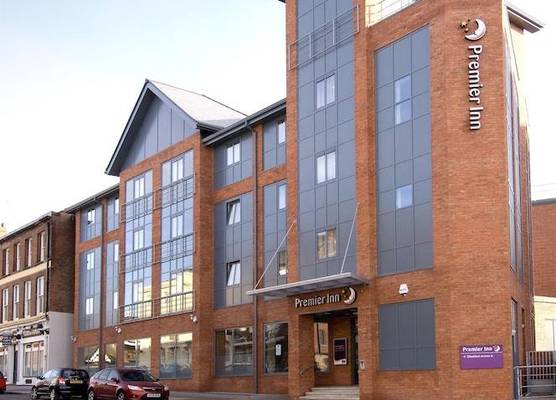 Premier Inn Chester - Railway Station 1