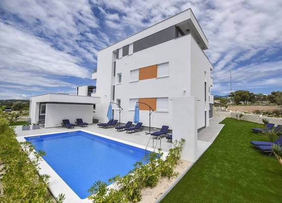 Pool Apartments & Rooms Mare 1