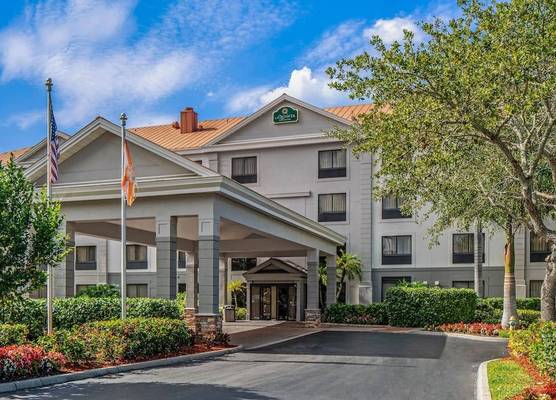 La Quinta by Wyndham Bonita Springs Naples North 1