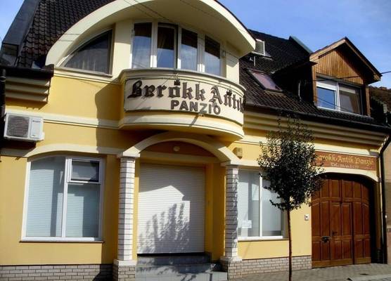 Barokk Antik Guest House 1