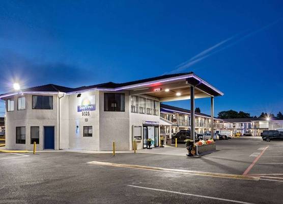 Days Inn by Wyndham Lakewood South Tacoma 1