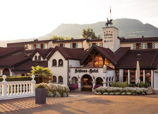 Swiss-Chalet Merlischachen - Romantik Schloss-Hotel am See 1