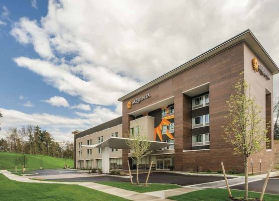 La Quinta Inn & Suites by Wyndham Clifton Park Saratoga Area 1749 Route 9 1