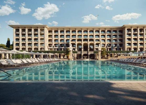 Astor Garden Hotel 1