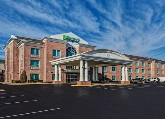 Holiday Inn Express & Suites LONDON by IHG 1