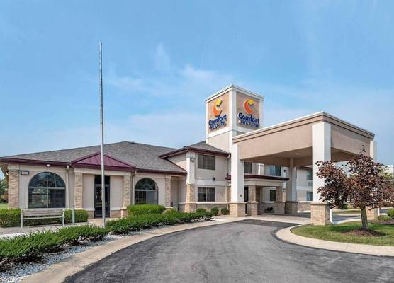 Comfort Inn & Suites Napoleon 1