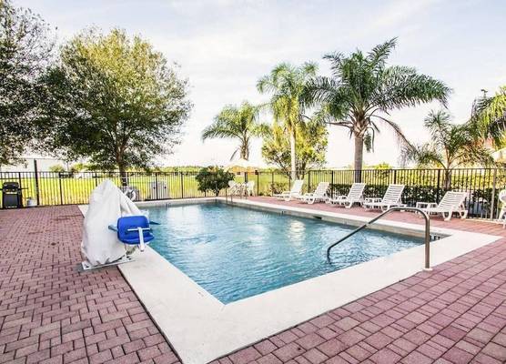 Sleep Inn Fort Pierce I-95 1