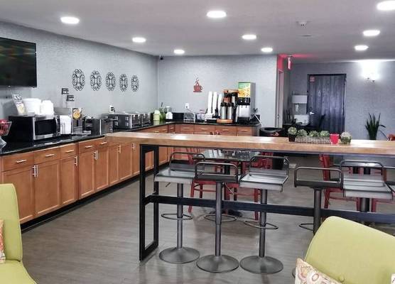 Luxe Hotel Nashville Airport 1