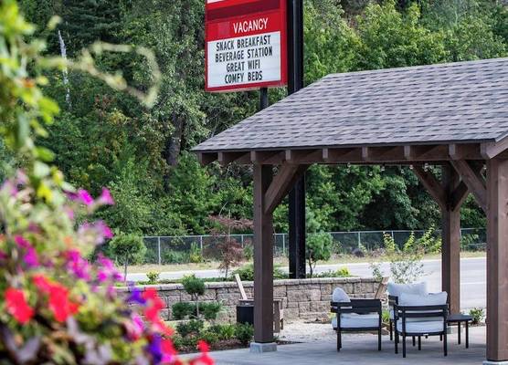 Swiss Chalet Motel 1