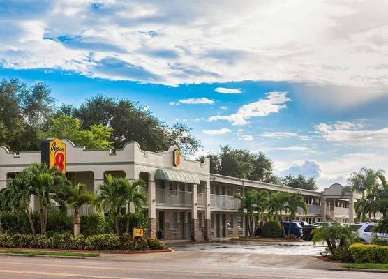 Super 8 by Wyndham Bradenton Sarasota Area 1