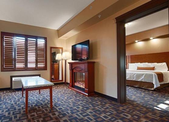 Chateau Inn and Suites Redwater, AB 1