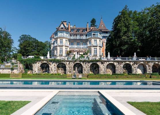 Château des Avenieres 1