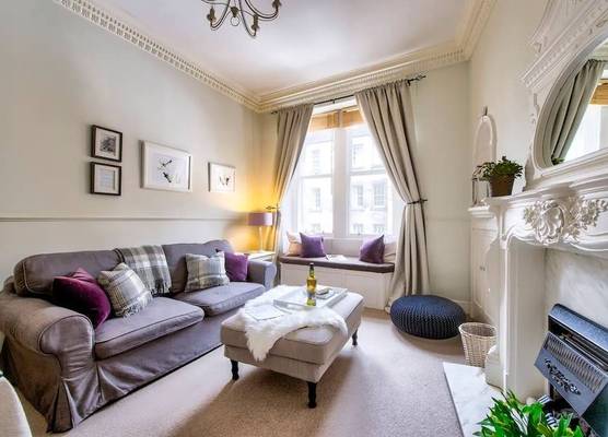 JOIVY 1-Bed Flat In Edinburgh Old Town 1