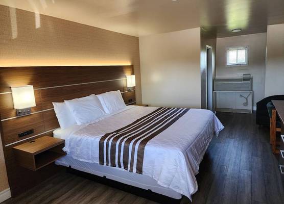 Knights Inn Lindsay 1