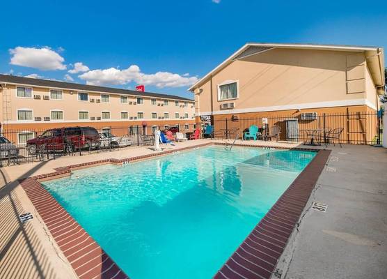 Red Roof Inn & Suites Denton 1