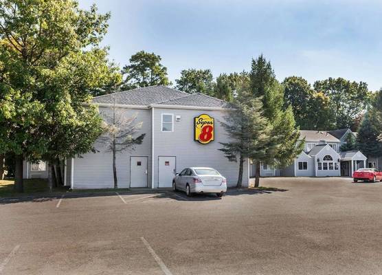 Super 8 by Wyndham Schenectady/Albany Area 1