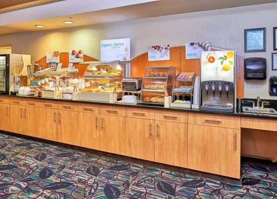 Holiday Inn Express & Suites EL PASO AIRPORT by IHG 1